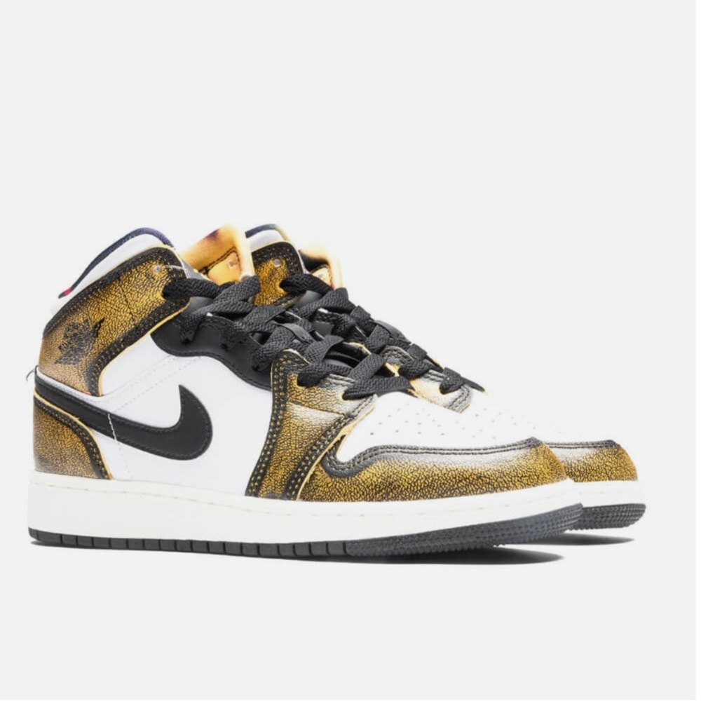 Air Jordan Mid Youth size 6, Men’s size 6, Women’s size 7